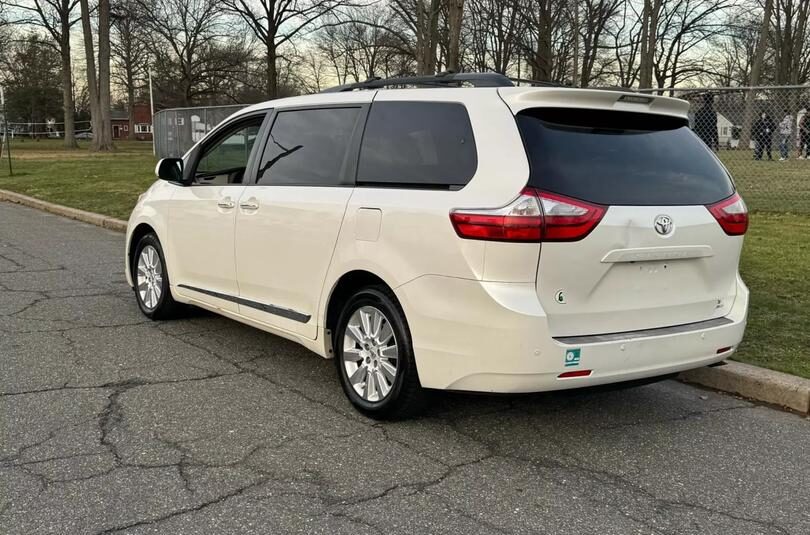 2017 Toyota Sienna XLE