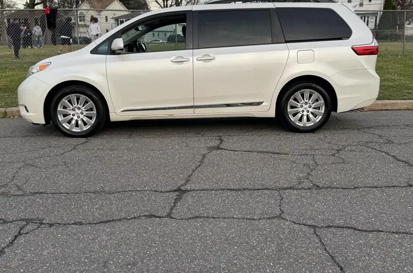 2017 Toyota Sienna XLE