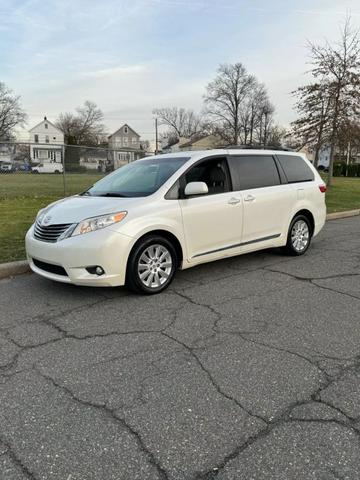 2017 Toyota Sienna XLE